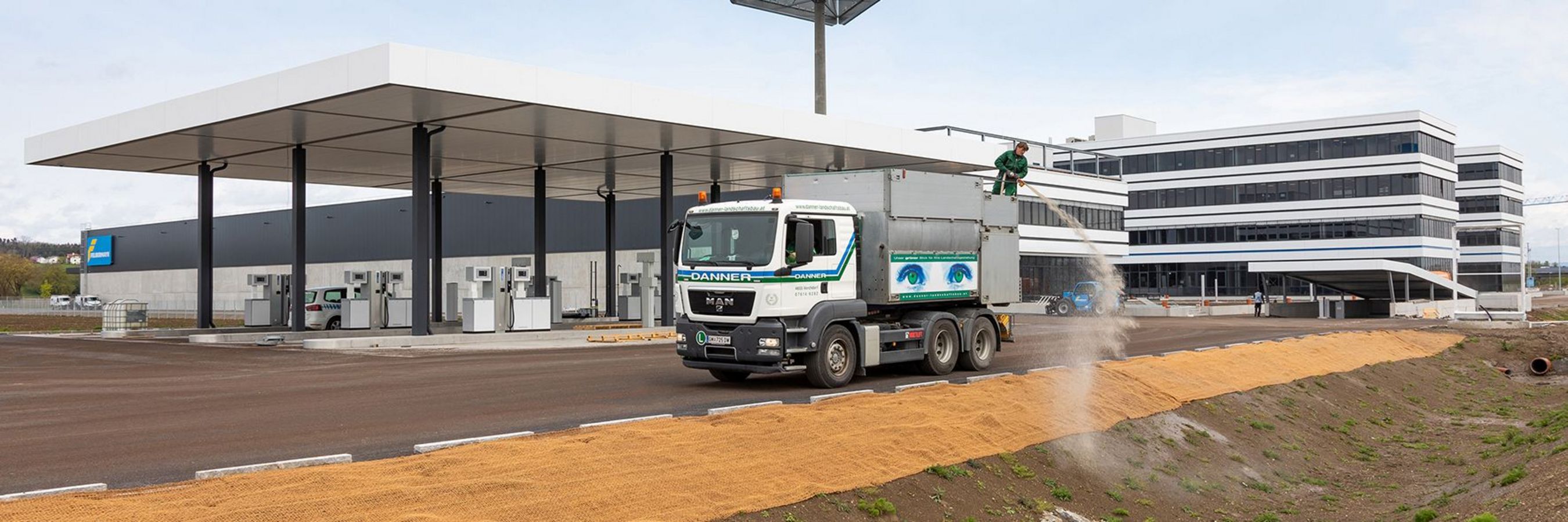 © Felbermayr/Lackner Danner Landschaftsbau, Aufspritzbegrünung, Oberthan, Firmenzentrale